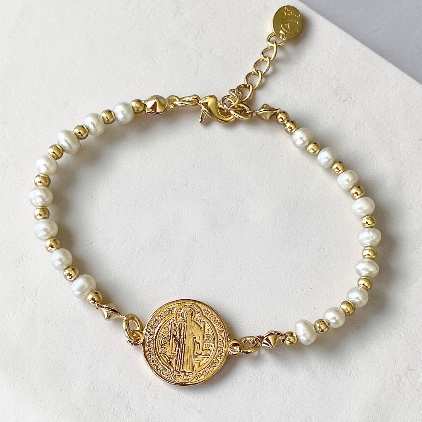 Pulsera perlas San Benito oro