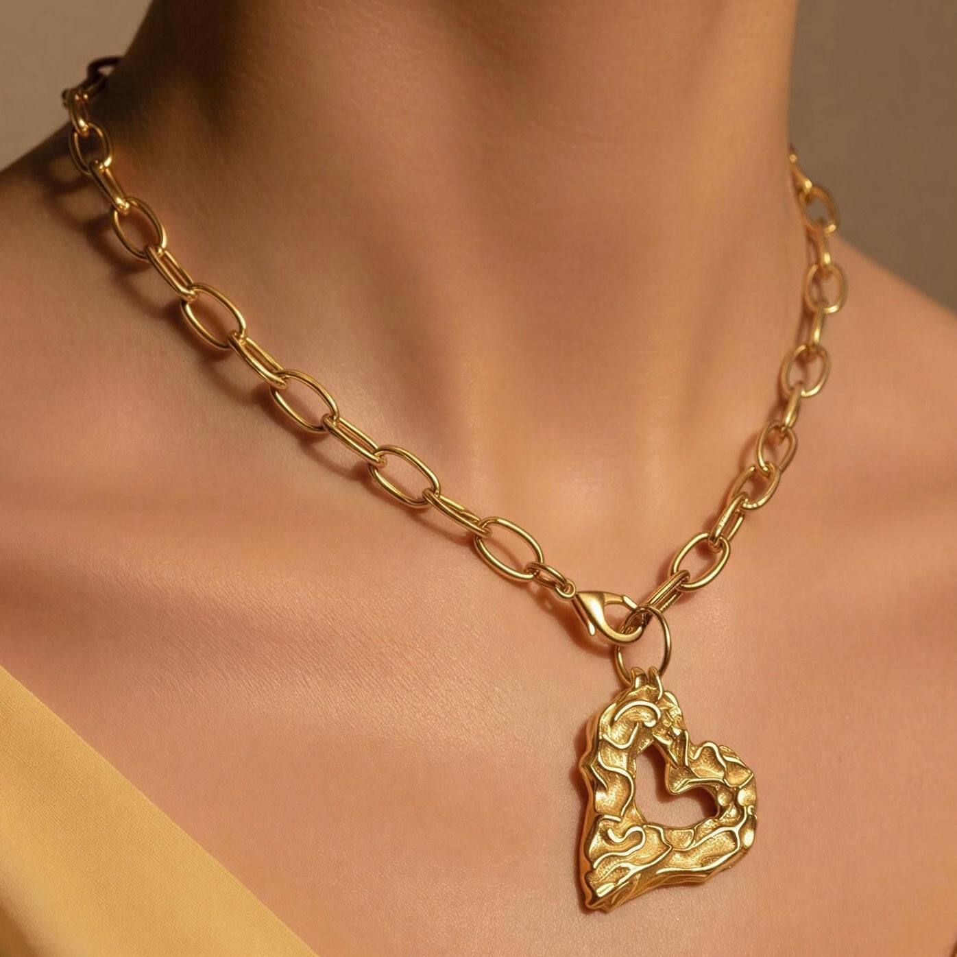 Collar eslabones corazón oro