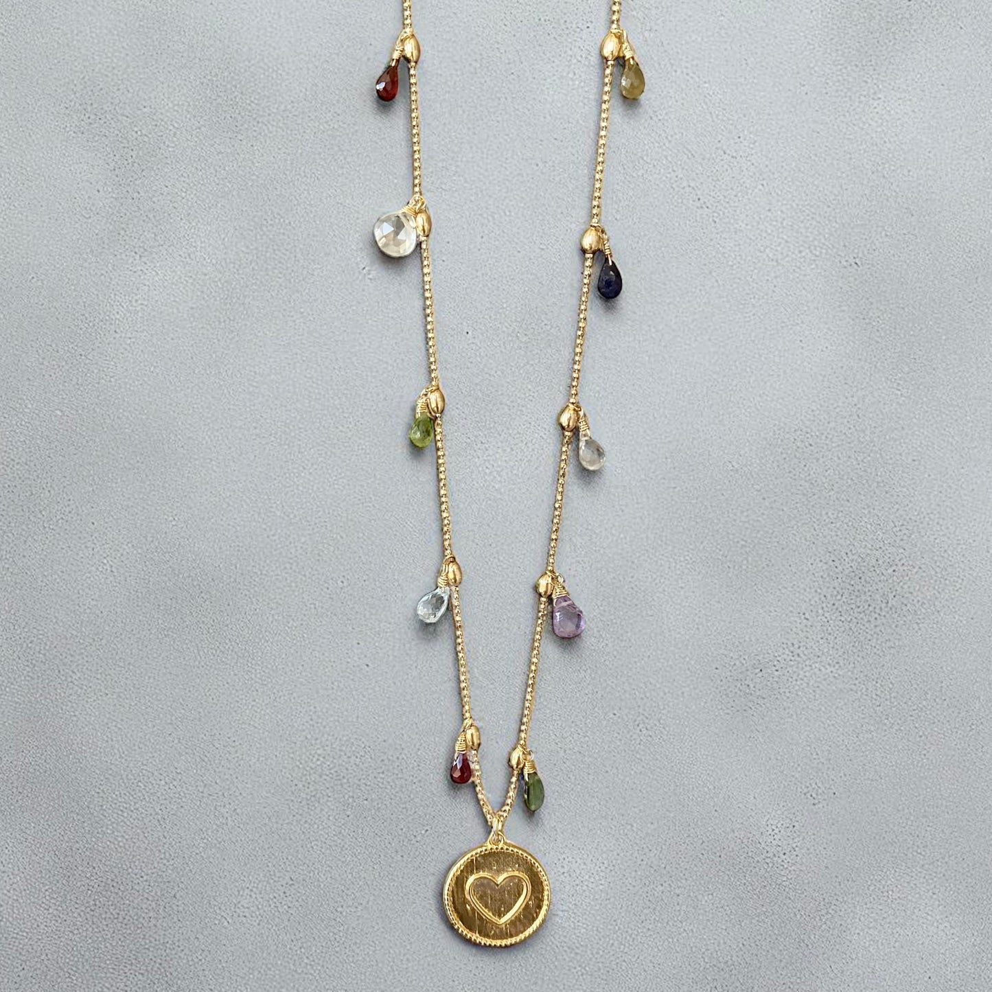 Collar largo gotas corazón oro