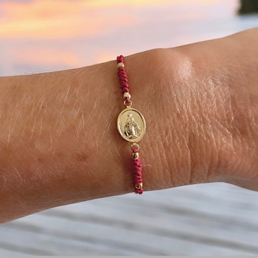 Pulsera hilo virgen de los rayos oro