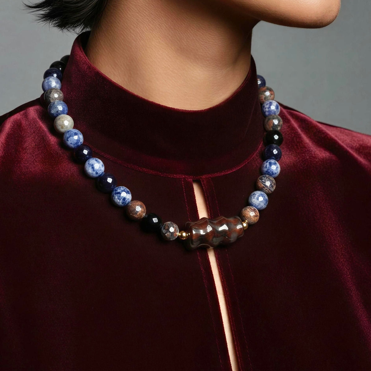 Collar tierra azul oro