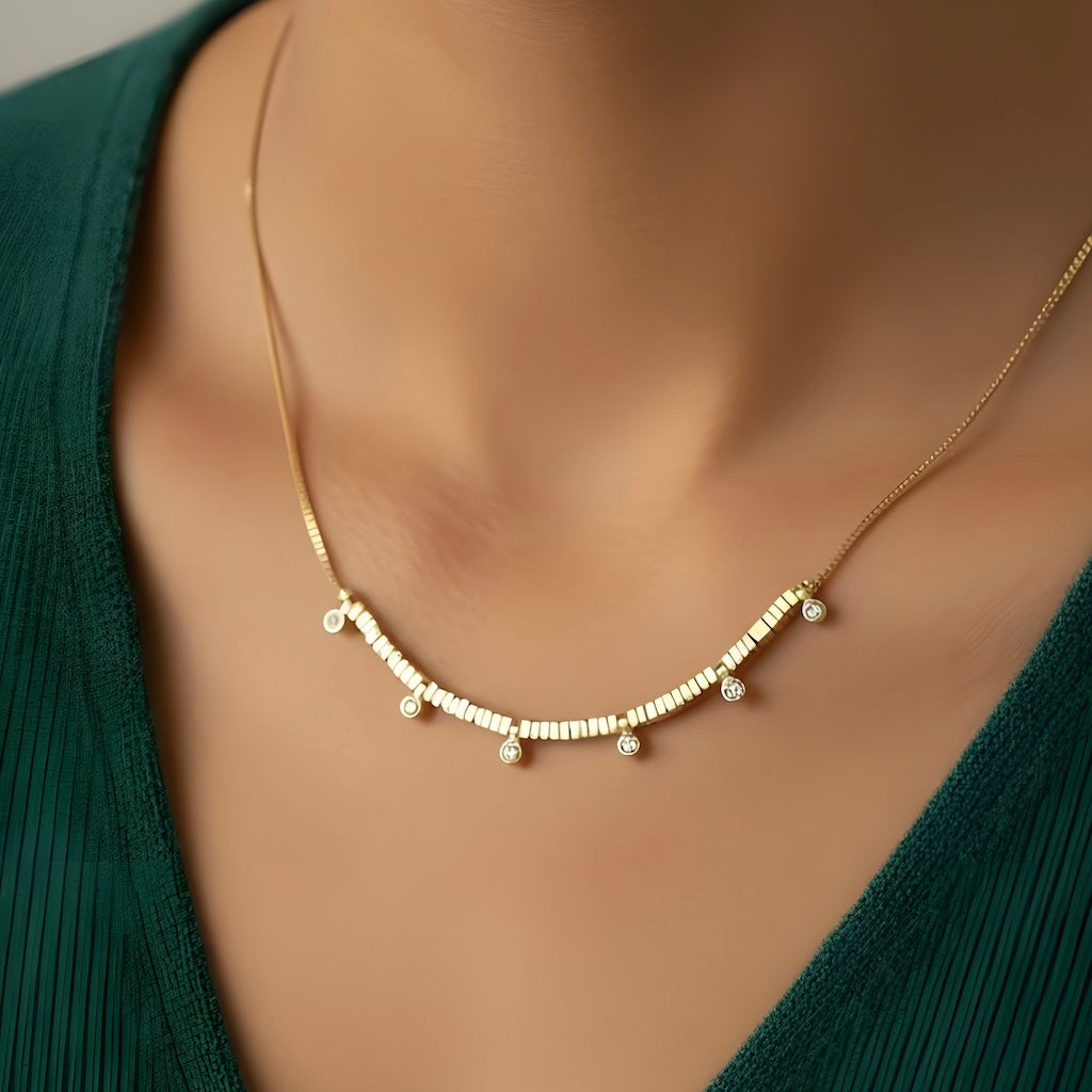 Collar mostacillas luz oro