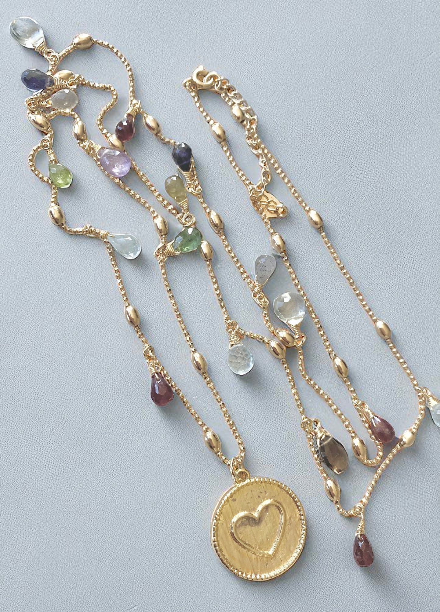 Collar largo gotas corazón oro