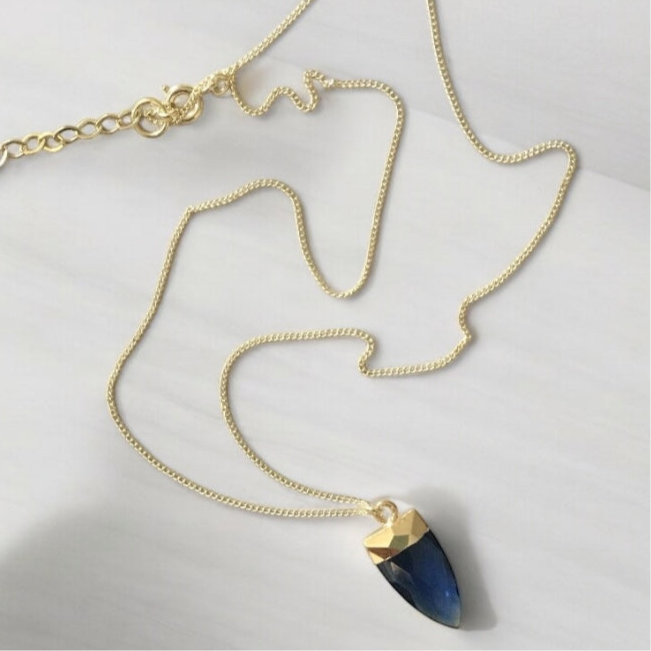 Collar punta cuarzo azul oro