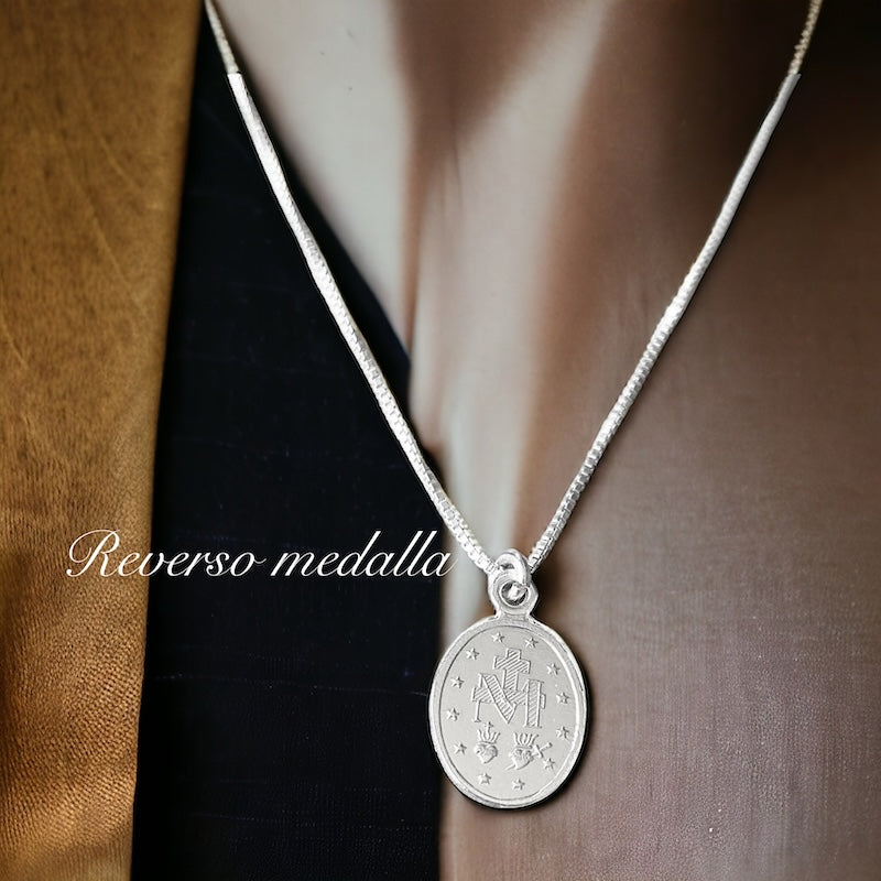 Collar hilo mijuki virgen de los rayos plata