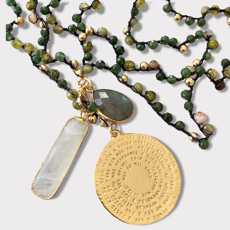 Collar tejido piedras padre nuestro oro