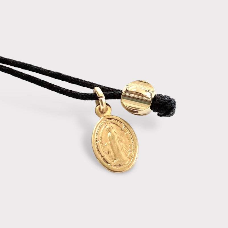 Pulsera hilo cruz calada oro