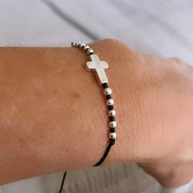 Pulsera hilo cruz silver