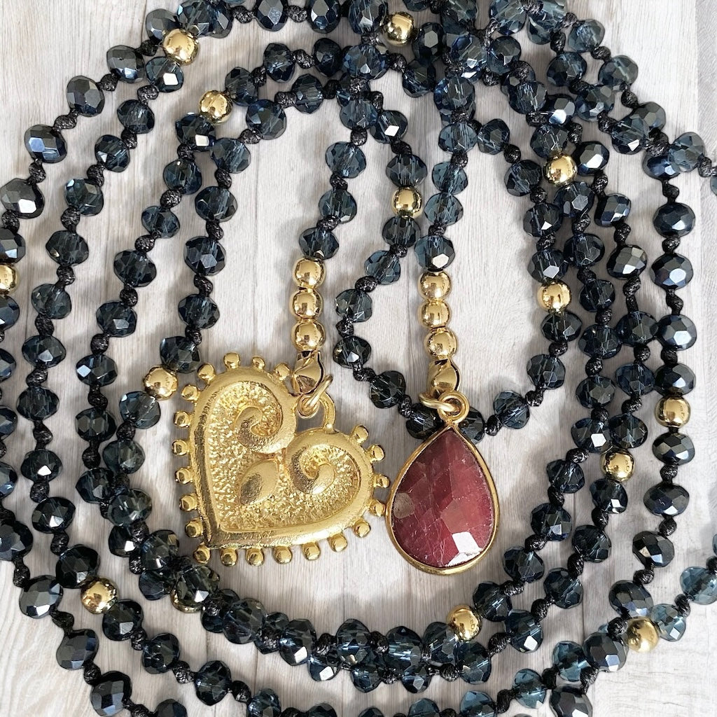 Collar siena cristal azul corazón oro