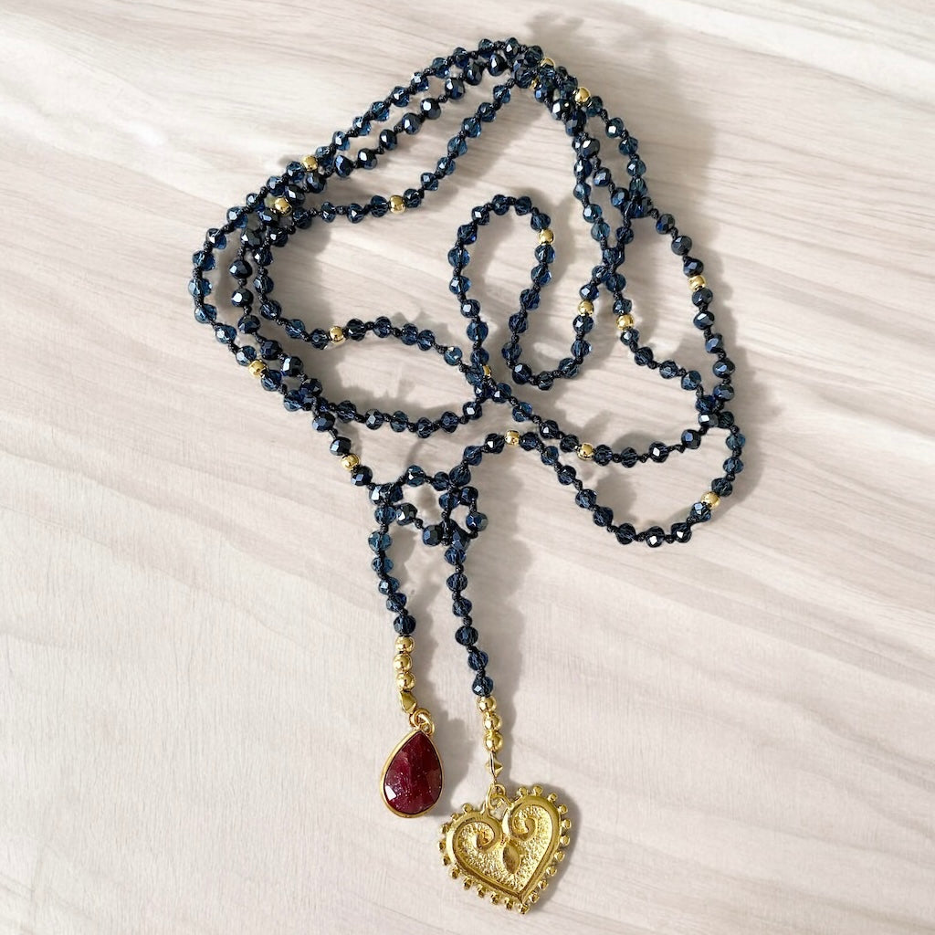 Collar siena cristal azul corazón oro