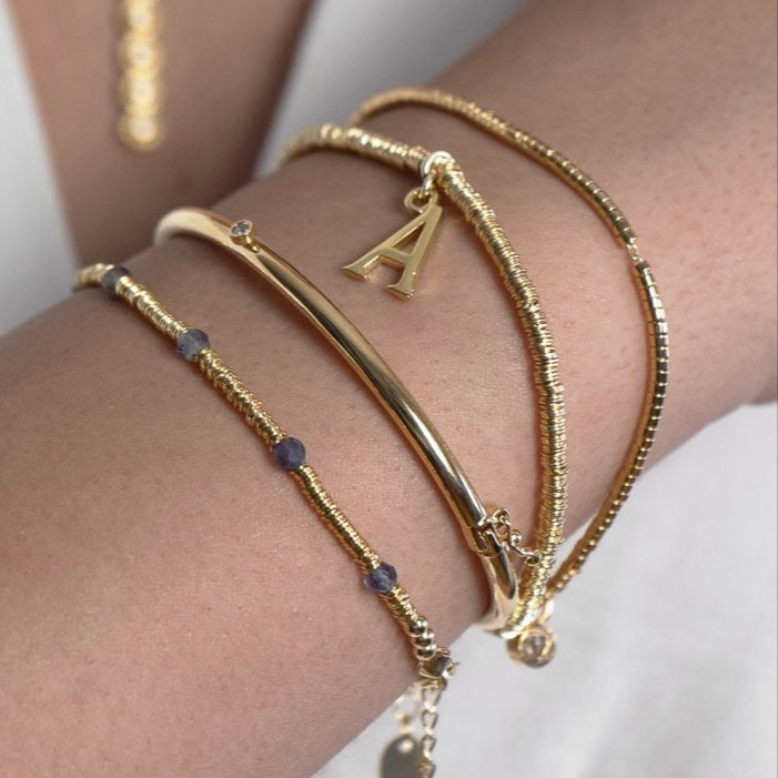 Pulsera mostacillas letra oro