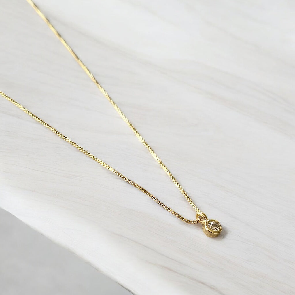 Collar punto de luz largo 50 cm. oro