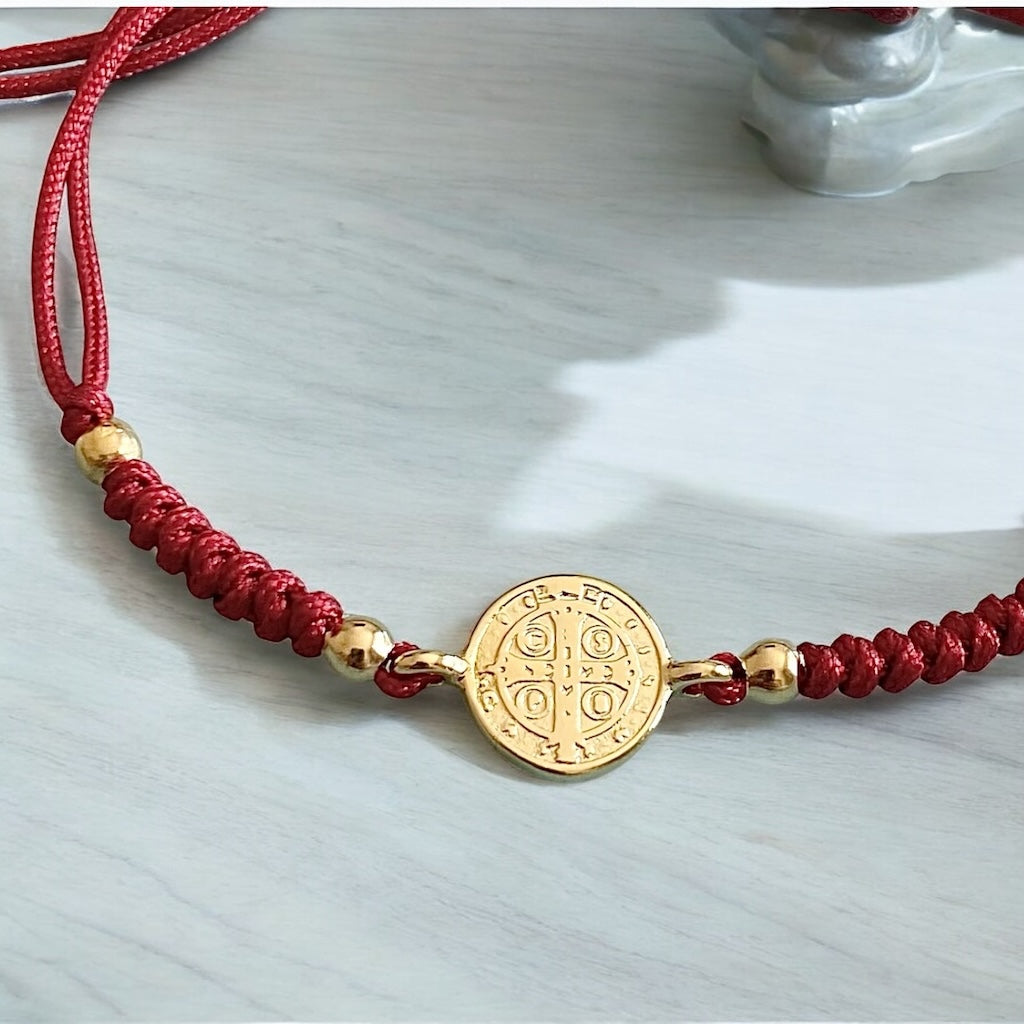 Pulsera hilo San Benito oro