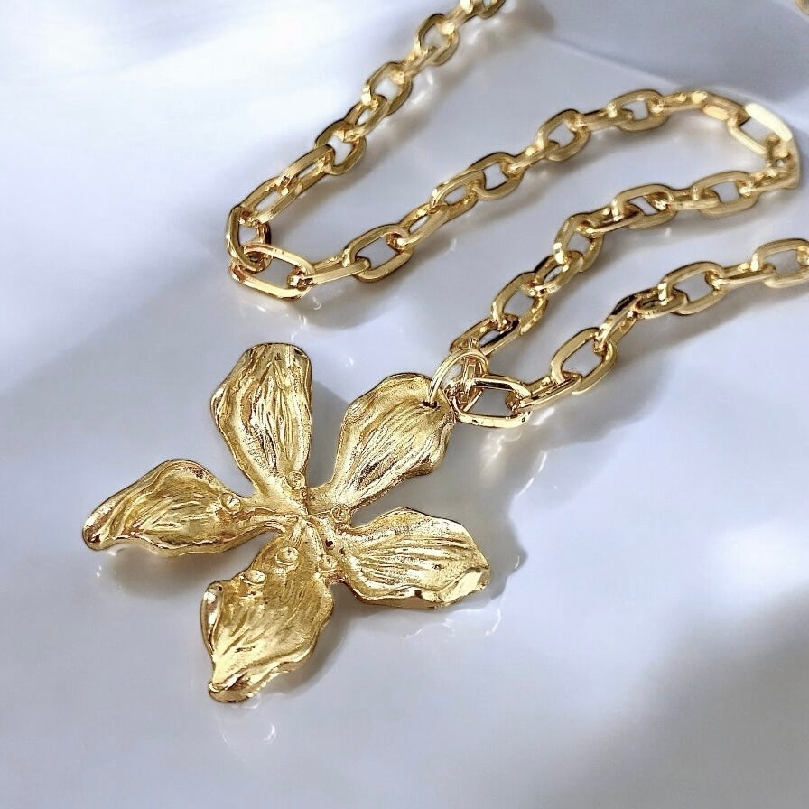Collar flor eslabones oro