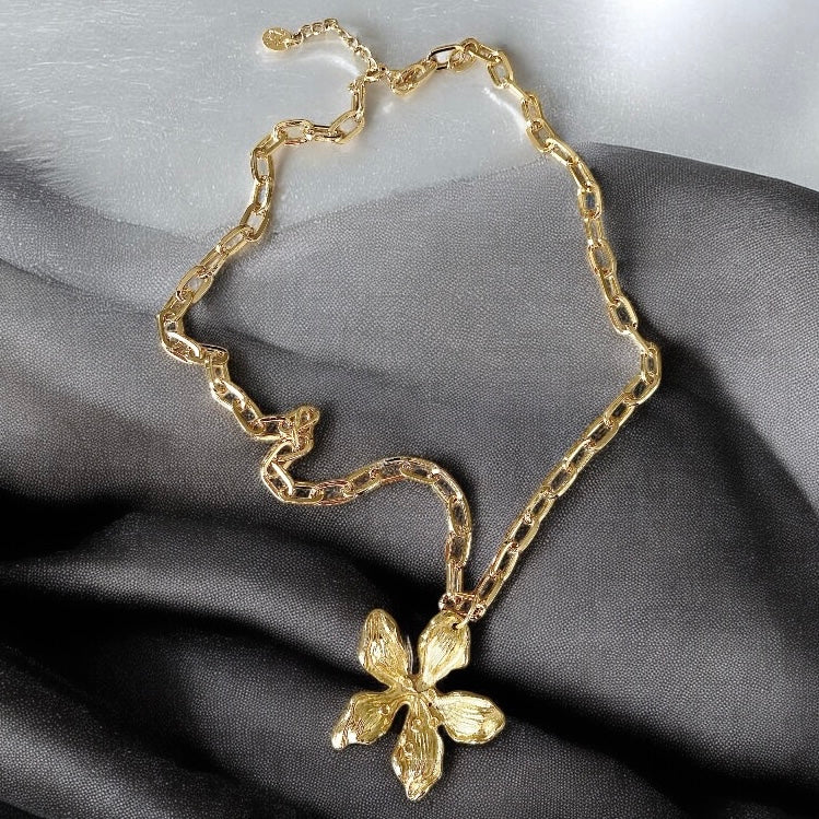 Collar flor eslabones oro