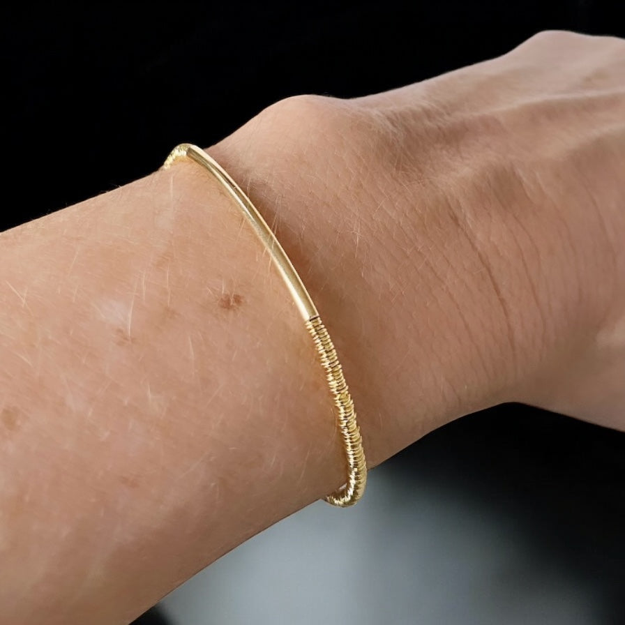 Pulsera mostacilla barrita oro