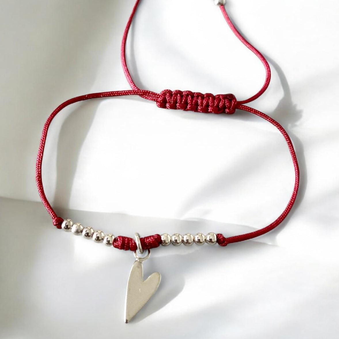 Pulsera hilo rojo corazón plata