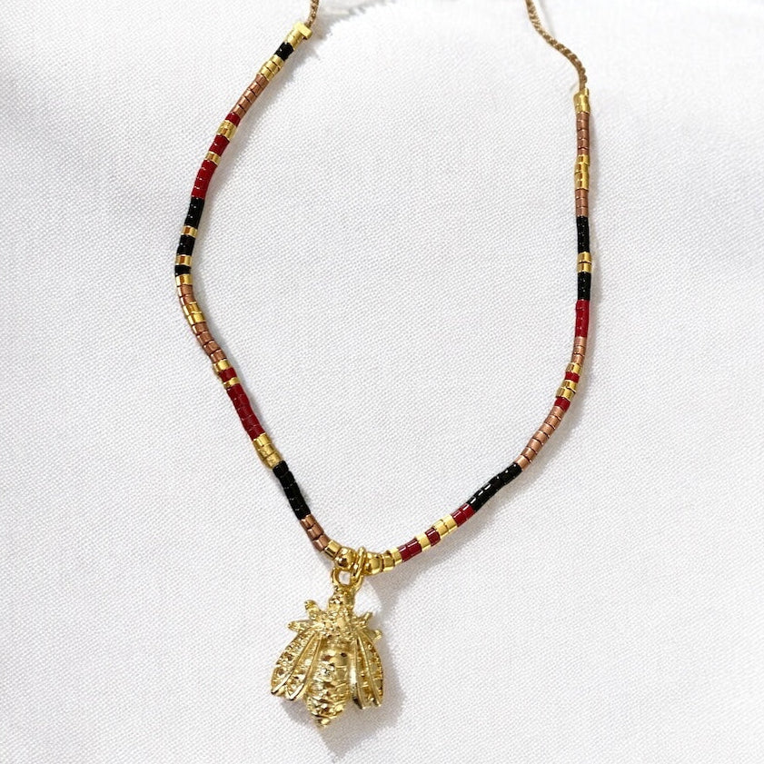 Collar tejido abeja reina oro