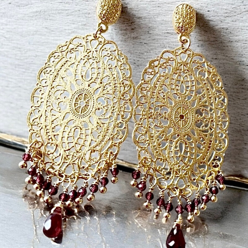 Aros grandes queen granates oro