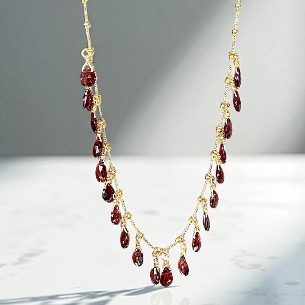 Collar granate oro