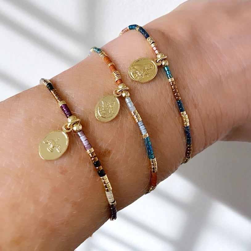 Pulsera hilo Santa Teresita oro