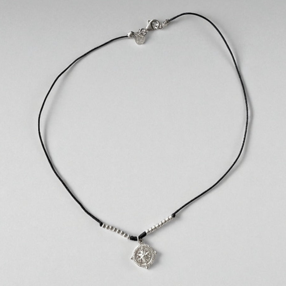 Collar hilo rosa de los vientos plata
