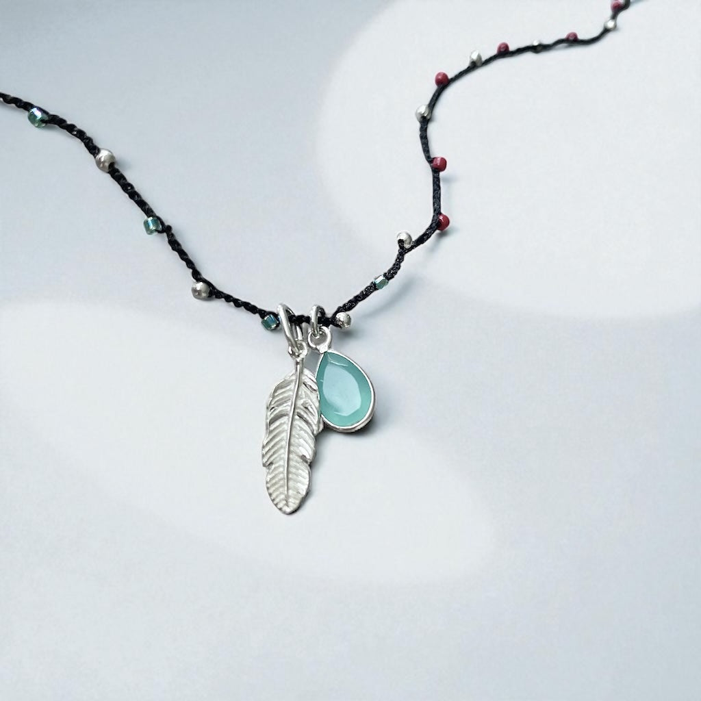 Collar tejido calcedonia plumita plata