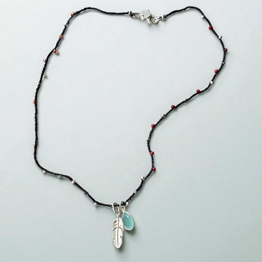 Collar tejido calcedonia plumita plata