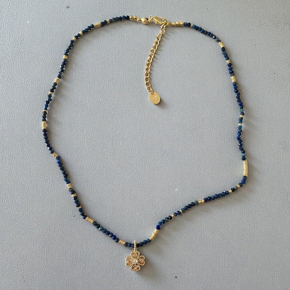 Collar lapislázuli trébol oro