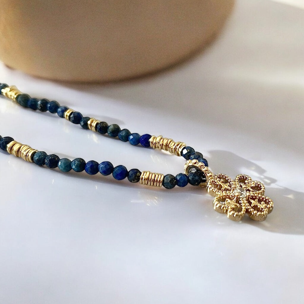 Collar lapislázuli trébol oro