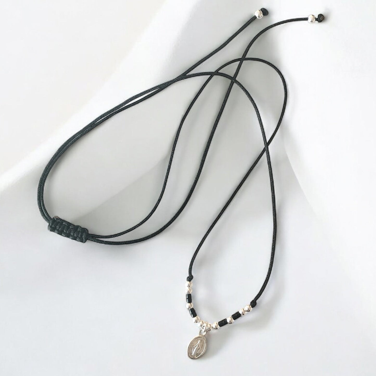 Collar hilo mini virgen plata