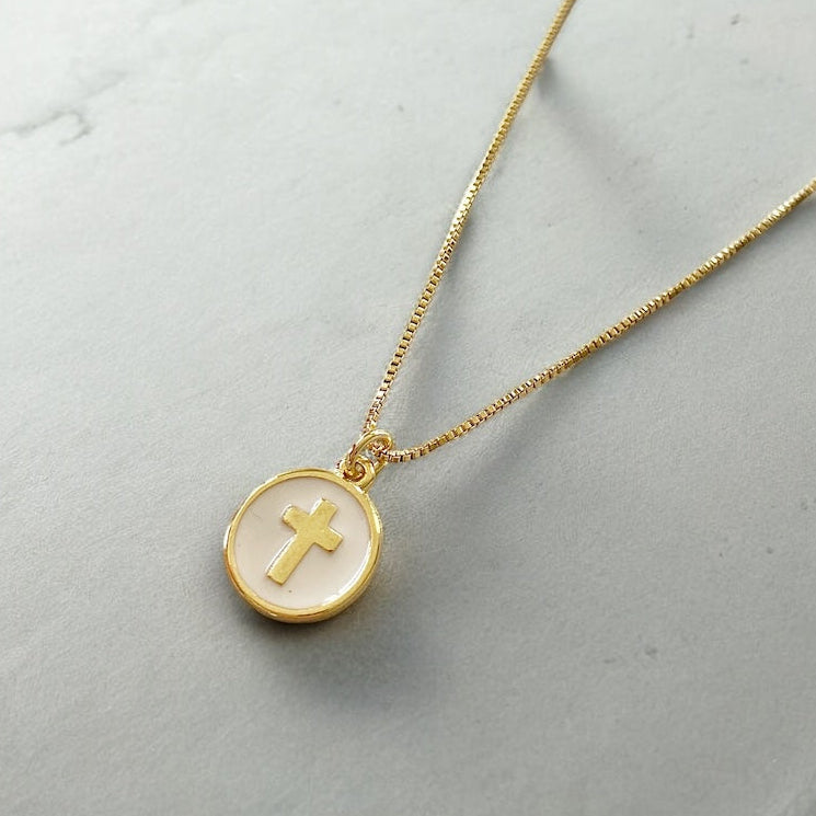 Collar medalla cruz relieve oro