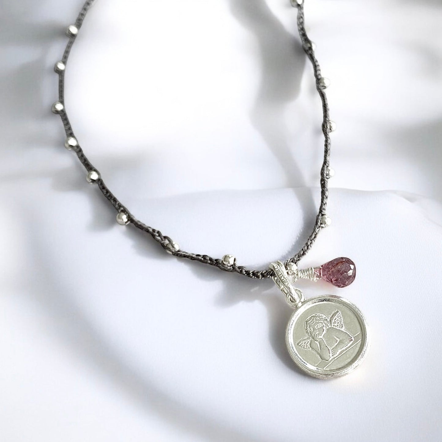 Collar tejido ángel de la guarda plata