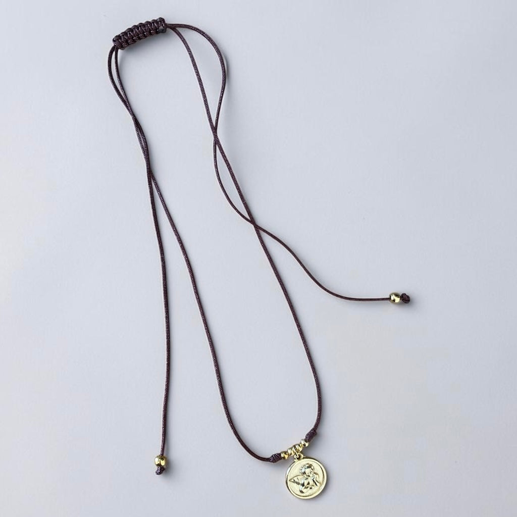 Collar hilo ángel de la guarda oro