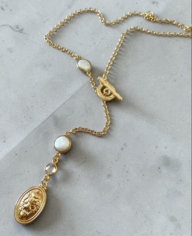 Collar cascada sara oro