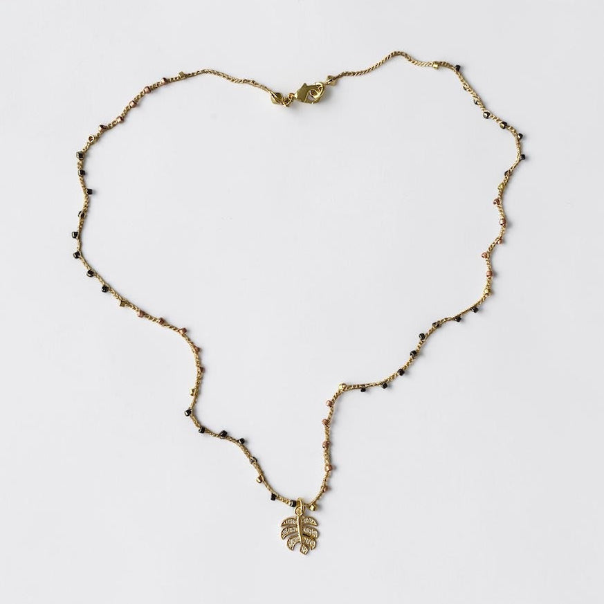 Collar tejido hojita oro