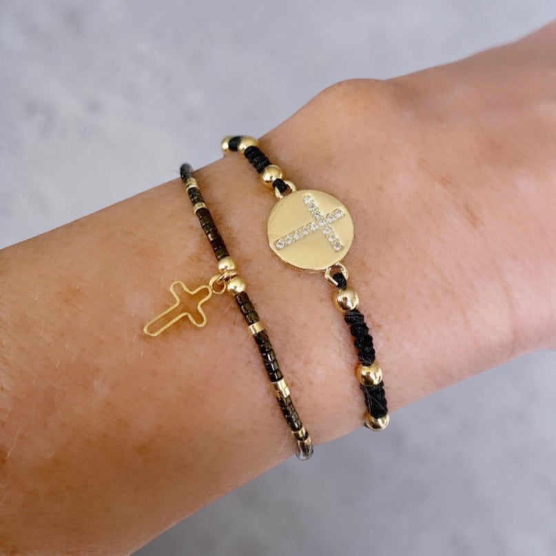 Pulsera hilo cruz oro