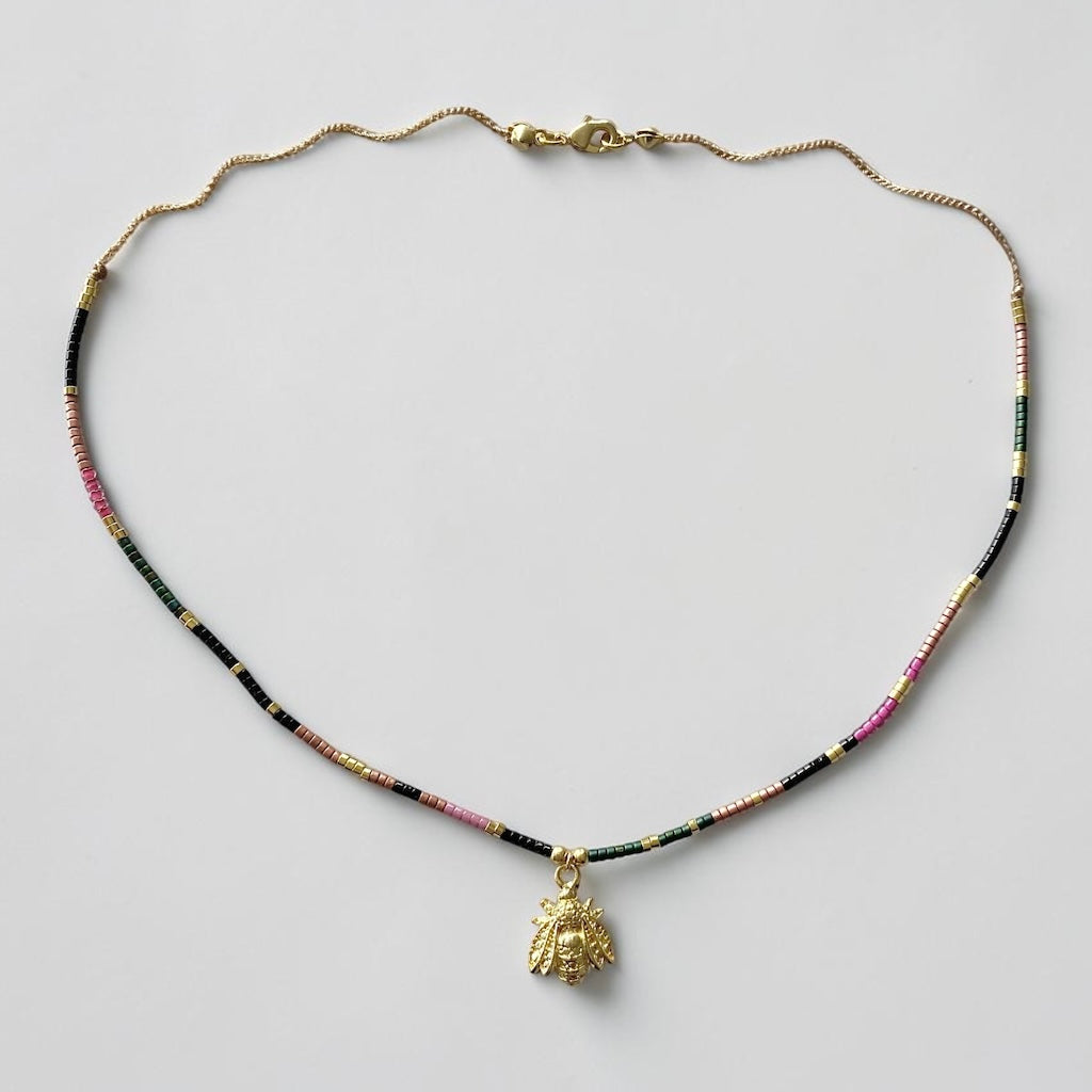 Collar tejido abeja reina oro