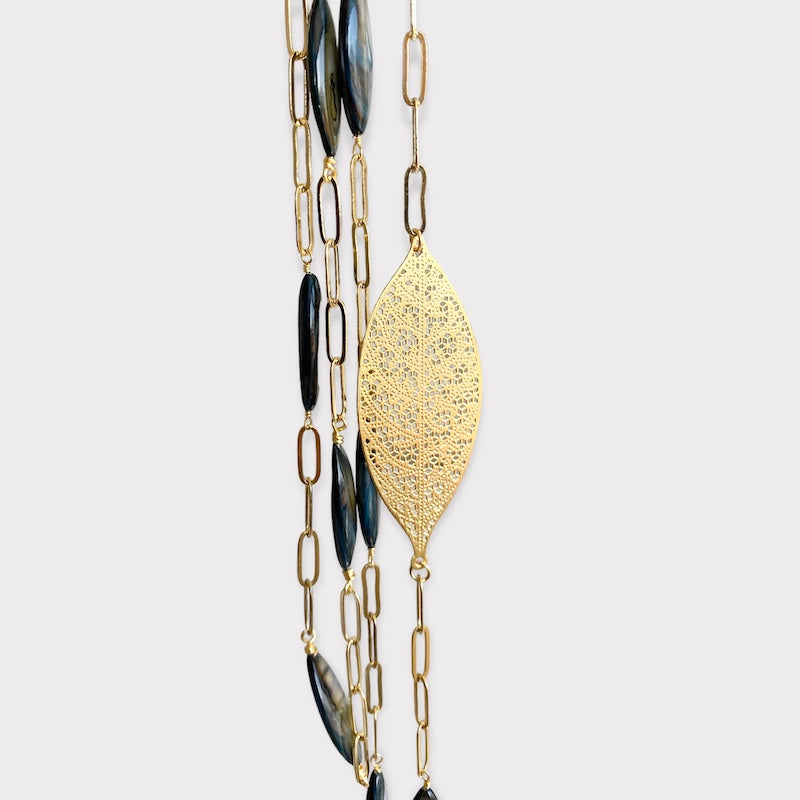 Collar largo nácar oro