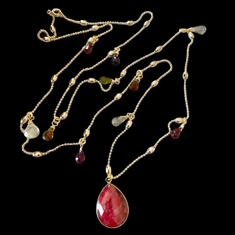 Collar largo gotas raíz de rubí oro
