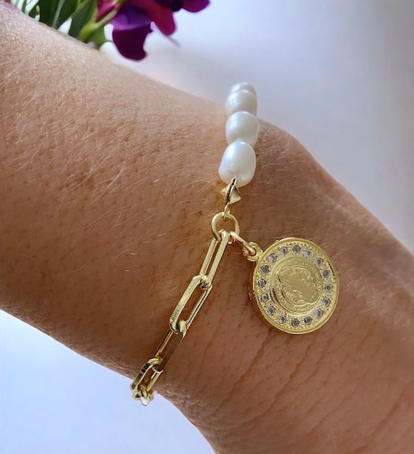 Pulsera perlas san Benito circones oro