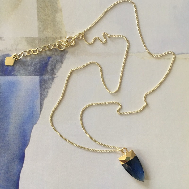 collar punta azul oro