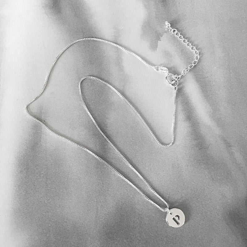 Collar letra plata