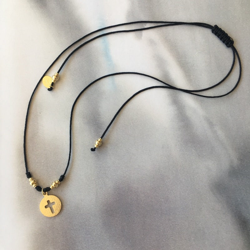 Collar hilo cruz calada oro