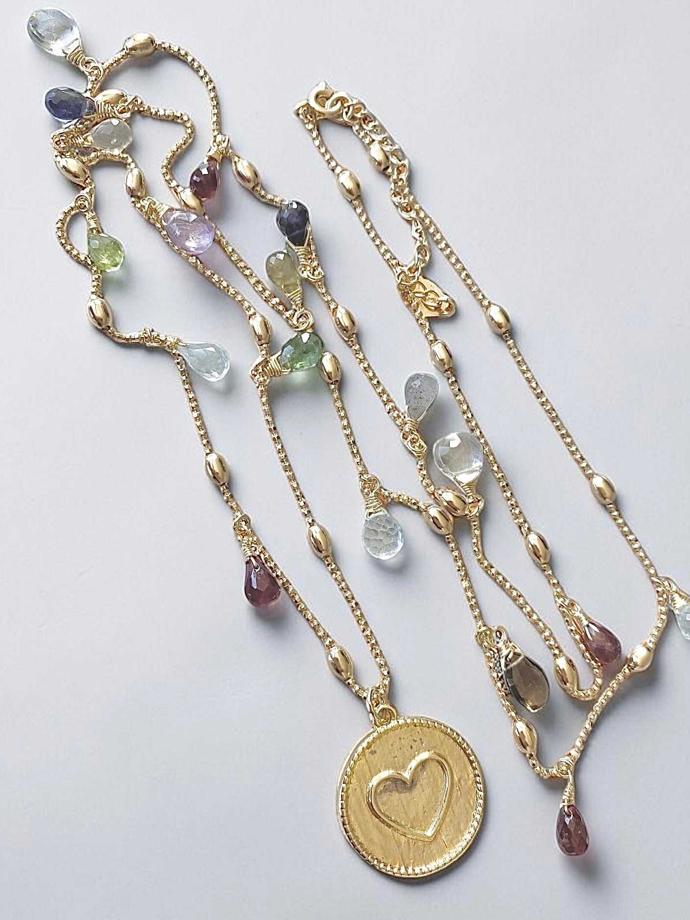 Collar largo gotas corazón oro