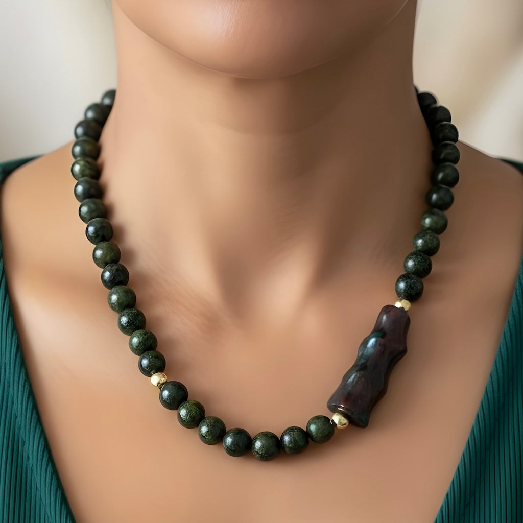 Collar verde oro