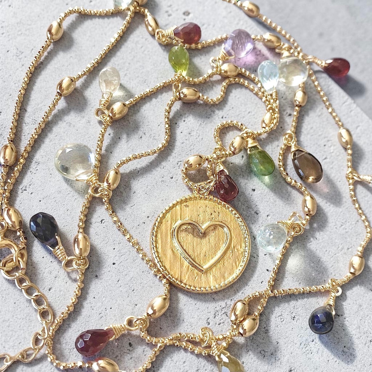 Collar largo gotas corazón oro