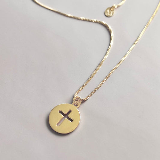 Collar medalla cruz calada oro