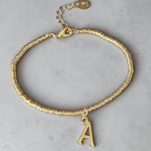 Pulsera mostacillas letra oro