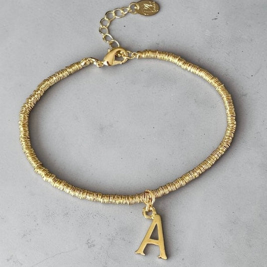 Pulsera mostacillas letra oro